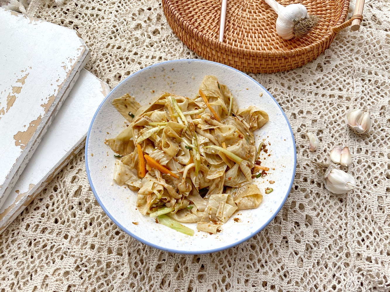 酸辣豆皮汤的家常做法大全,酸辣爽口凉拌豆皮