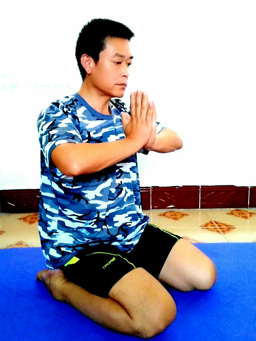 盘腿打坐会伤膝盖吗？其实打坐和动态健身也有联系—亲历浅谈