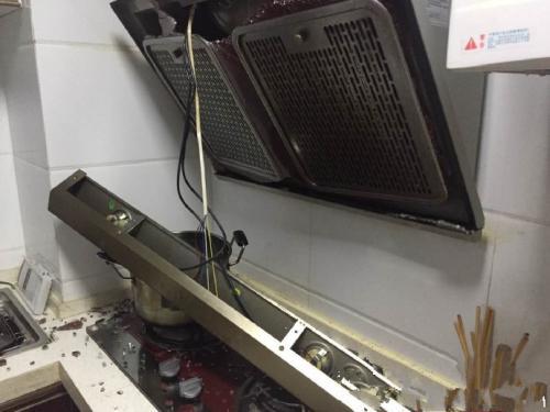 油烟机长期不清洗有哪些危害,油烟机的陈年油垢怎样轻松除掉