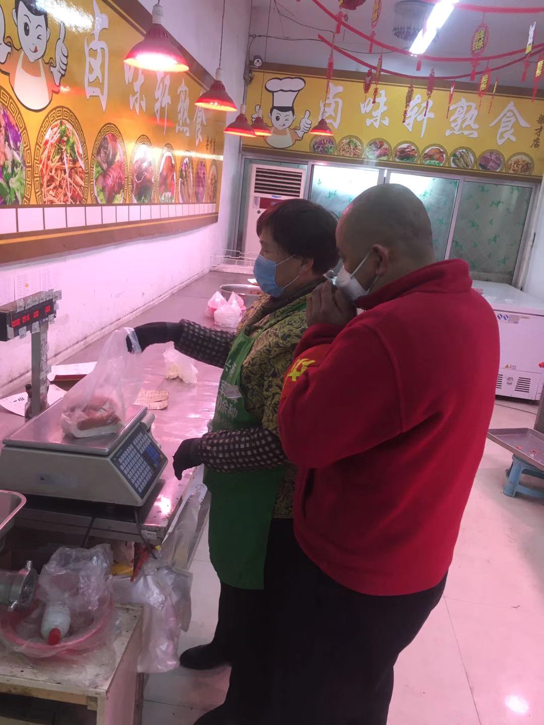 抗击疫情在前线工作人员,奔走在防疫线上的宣传员