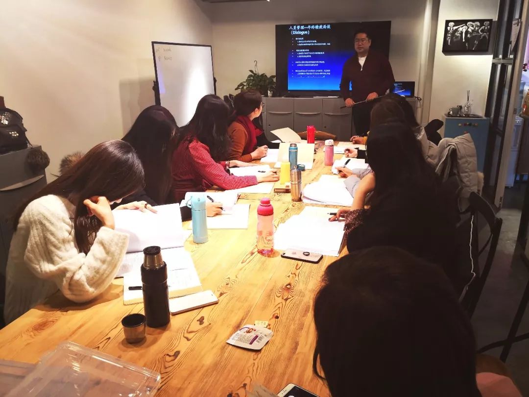 开一家品牌服装店,开一家男女服装店