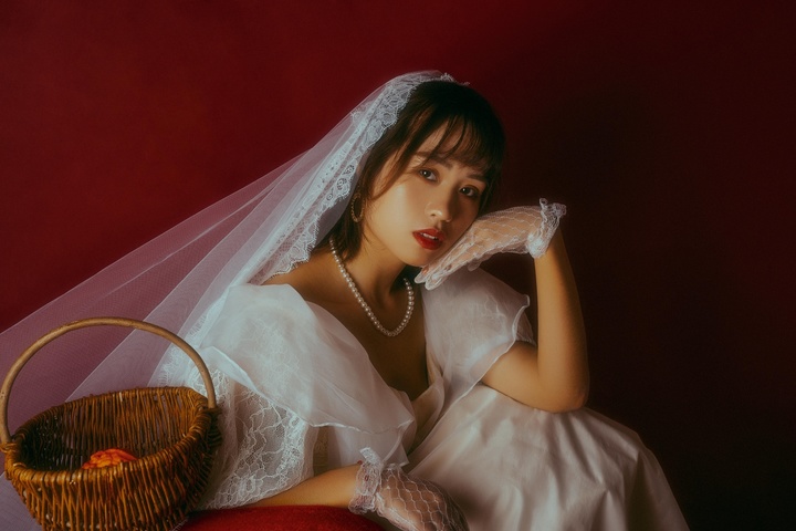 女生单人复古婚纱照写真,复古新娘写真