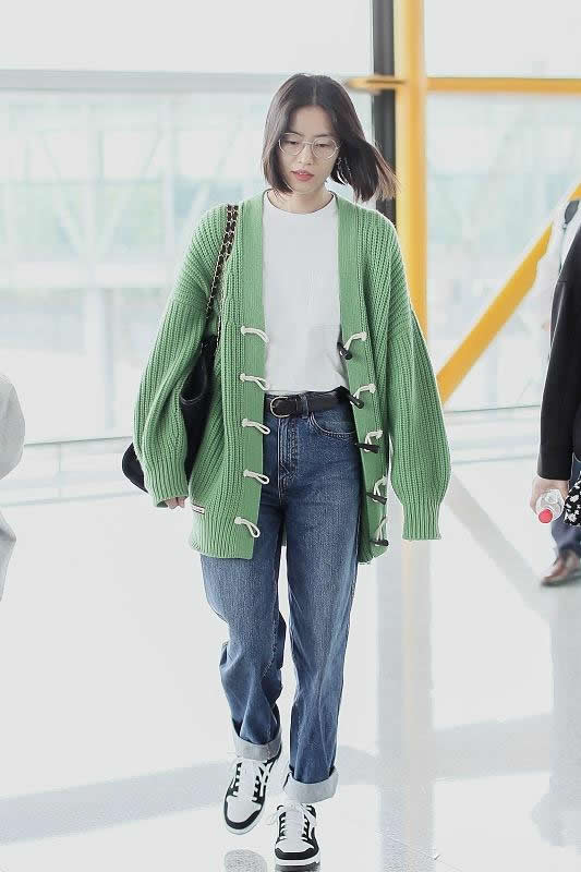 今年最火高个子牛仔裤冬季,今年冬季流行牛仔裤百搭颜色