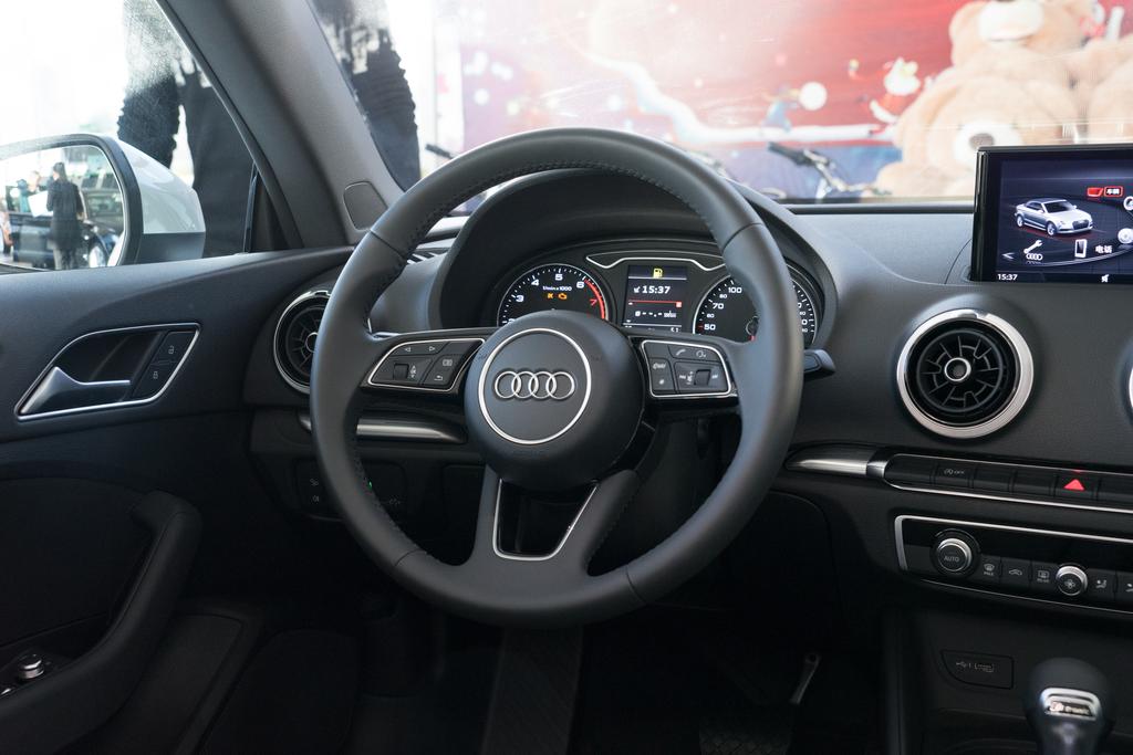 奥迪2019四座硬顶敞篷车,进口四座奥迪最新款