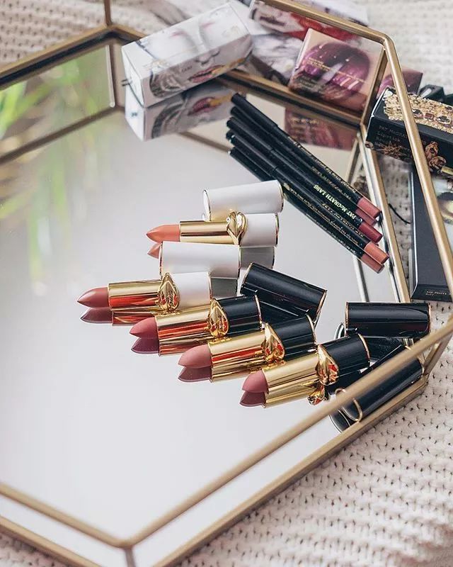 ZARA竟然出彩妆了