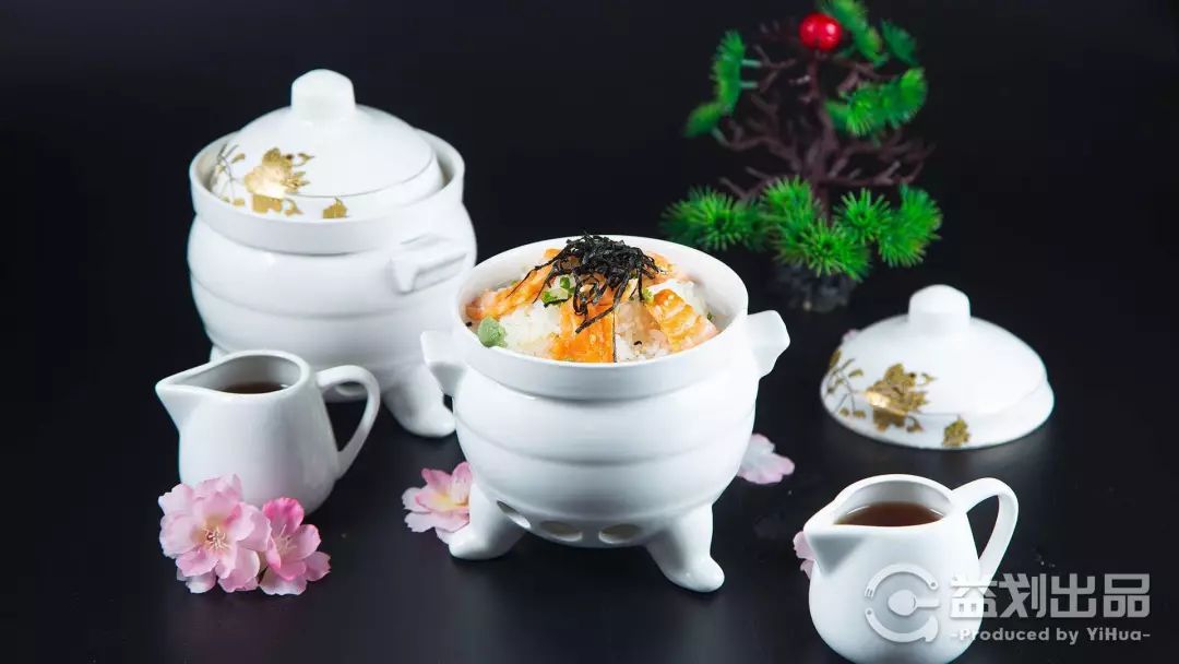 满满一大桌海鲜只要288元,满满一大碗16元吃到饱