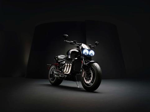 凯旋火箭三号摩托车,地表最强双缸摩托车