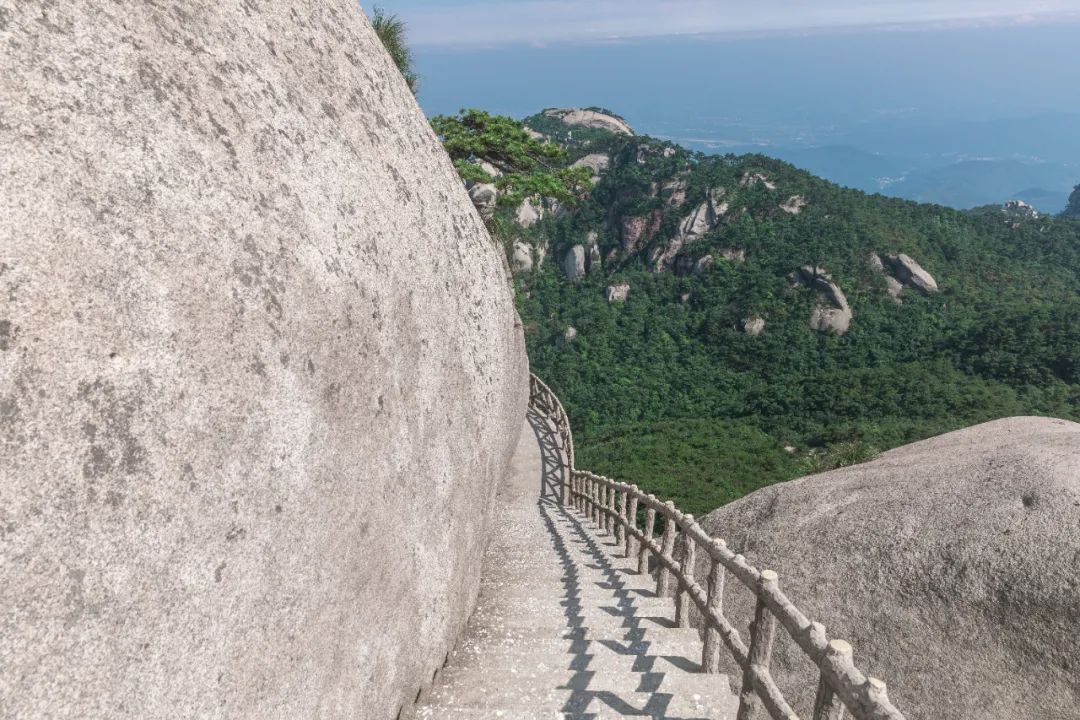 五岳中的南岳位于哪个省,九华山和天柱山哪座更值得游一游