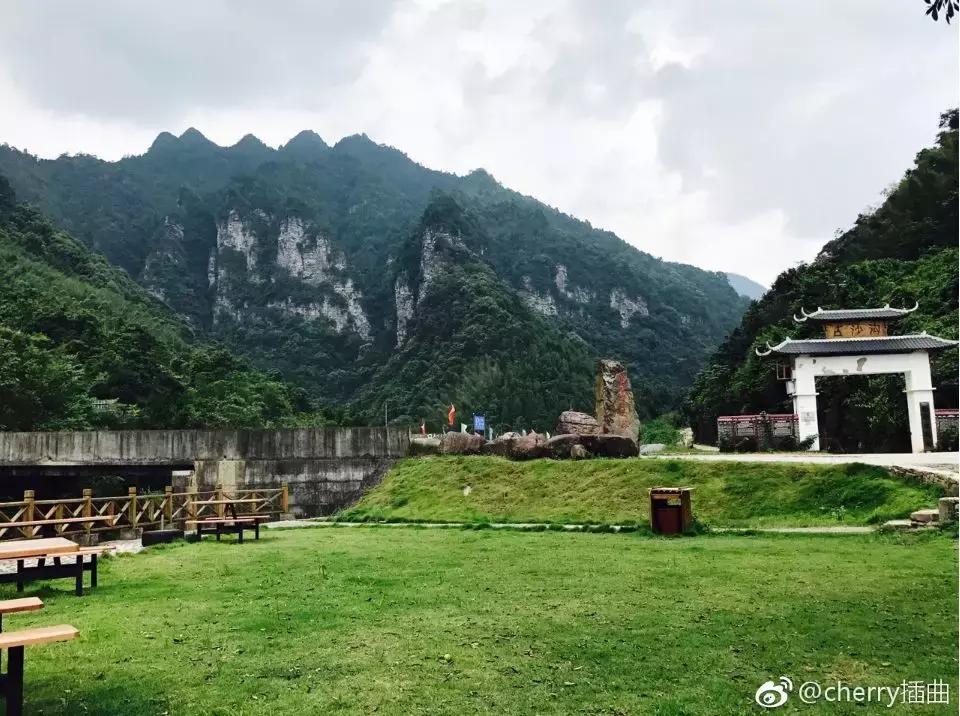 成都坐动车直达这片原始秘境!深幽峡谷、云海奇观、罕见古村…带你逃离夏天!