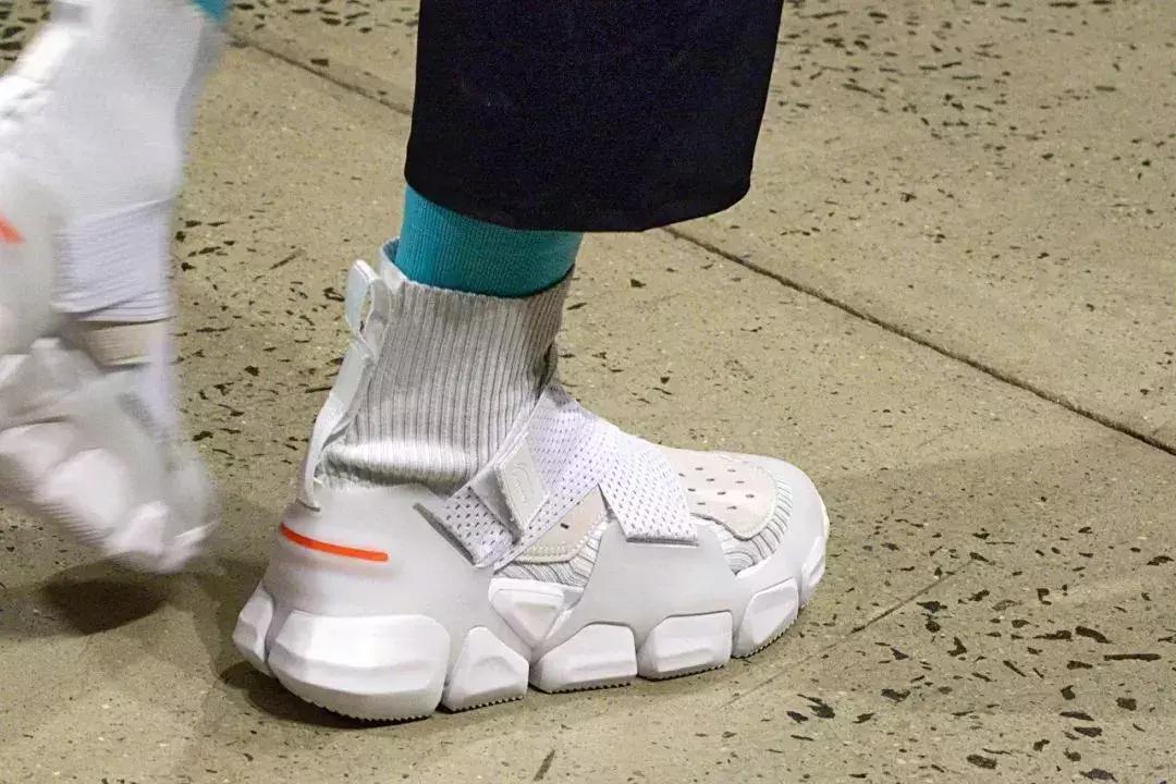 穿李宁在女生眼里,经常穿李宁的女生性格