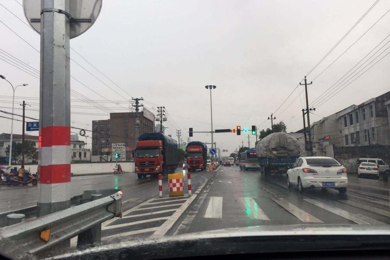 正常行驶撞到闯红灯的车怎么办,正常开车撞到人对方闯红灯怎么判