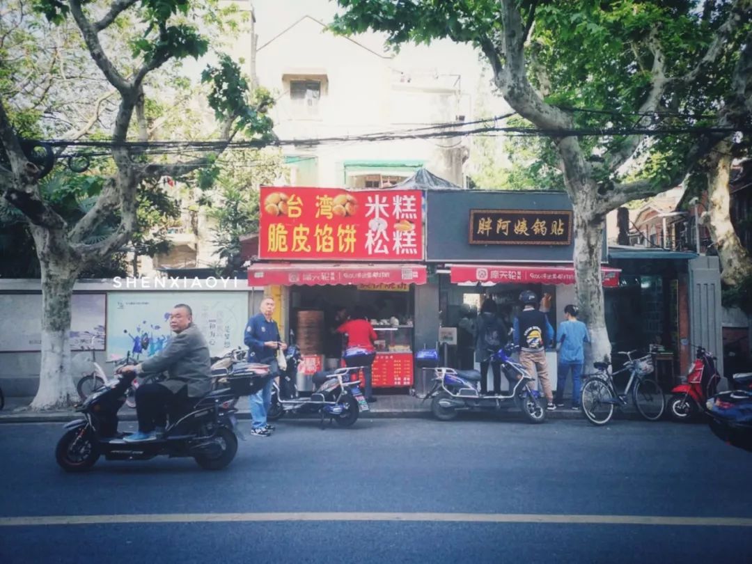 一上午走了1万步，探访5家人气爆棚的小店，不但吃撑还差点被人打