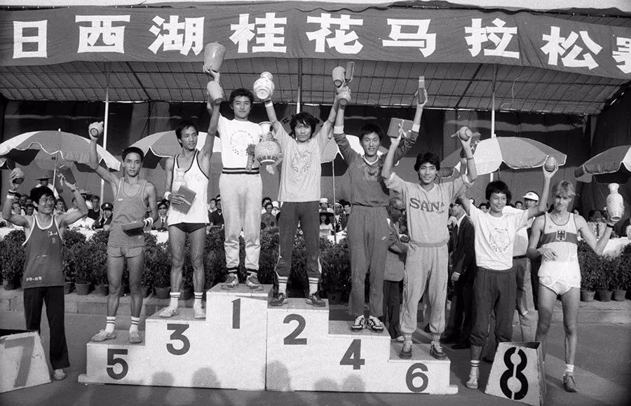 万人马拉松最美跑道激情奔跑,万人马拉松现场有多震撼