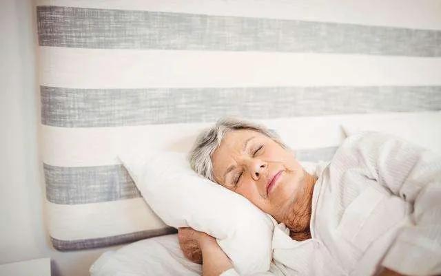 中老年睡眠不好吃什么能改善睡眠,中老年妇女睡眠不好怎么调理