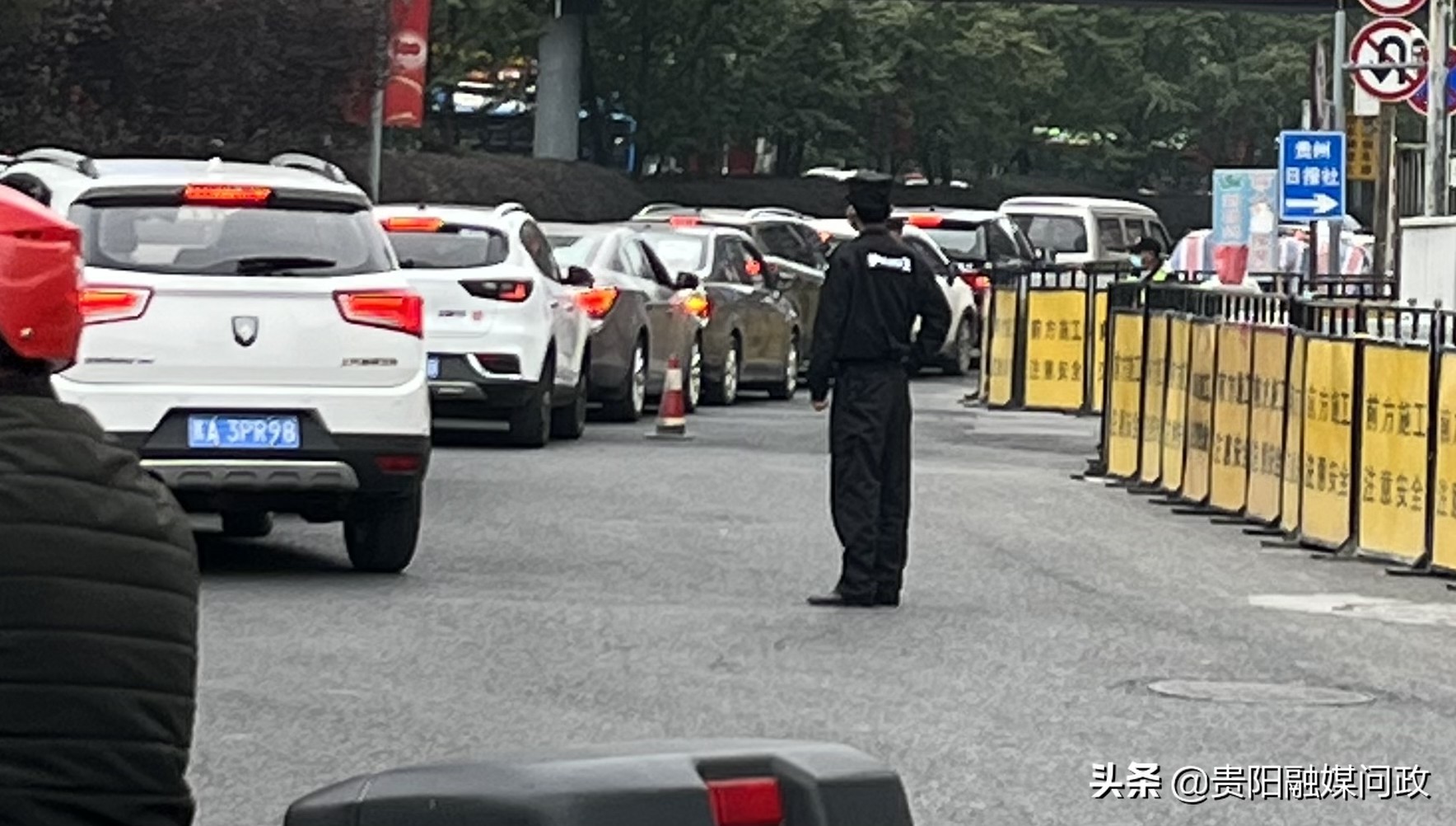 驾车就医“最后100米”有点“卡”,症结主要在于医院车位不足|融媒问政