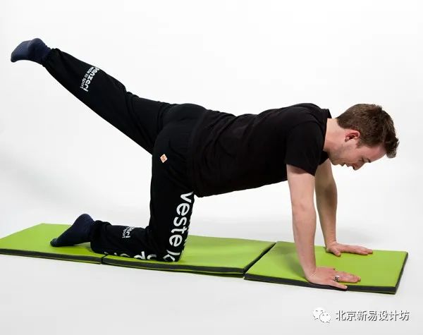 人性化多元化和实用性的健身器材,高科技有未来设计感的健身器材