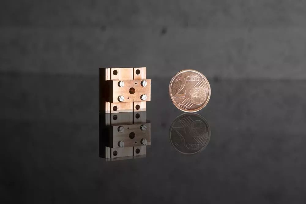 德国电子加速器,德国电子同步加速器