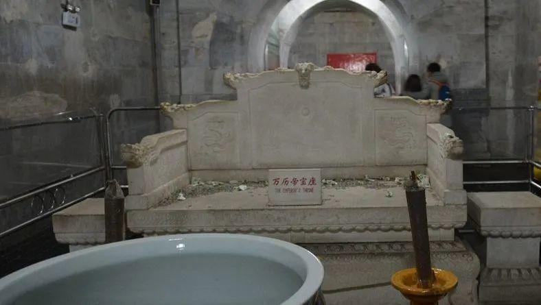 明孝靖皇后凤冠解析,明万历孝靖皇后吉服