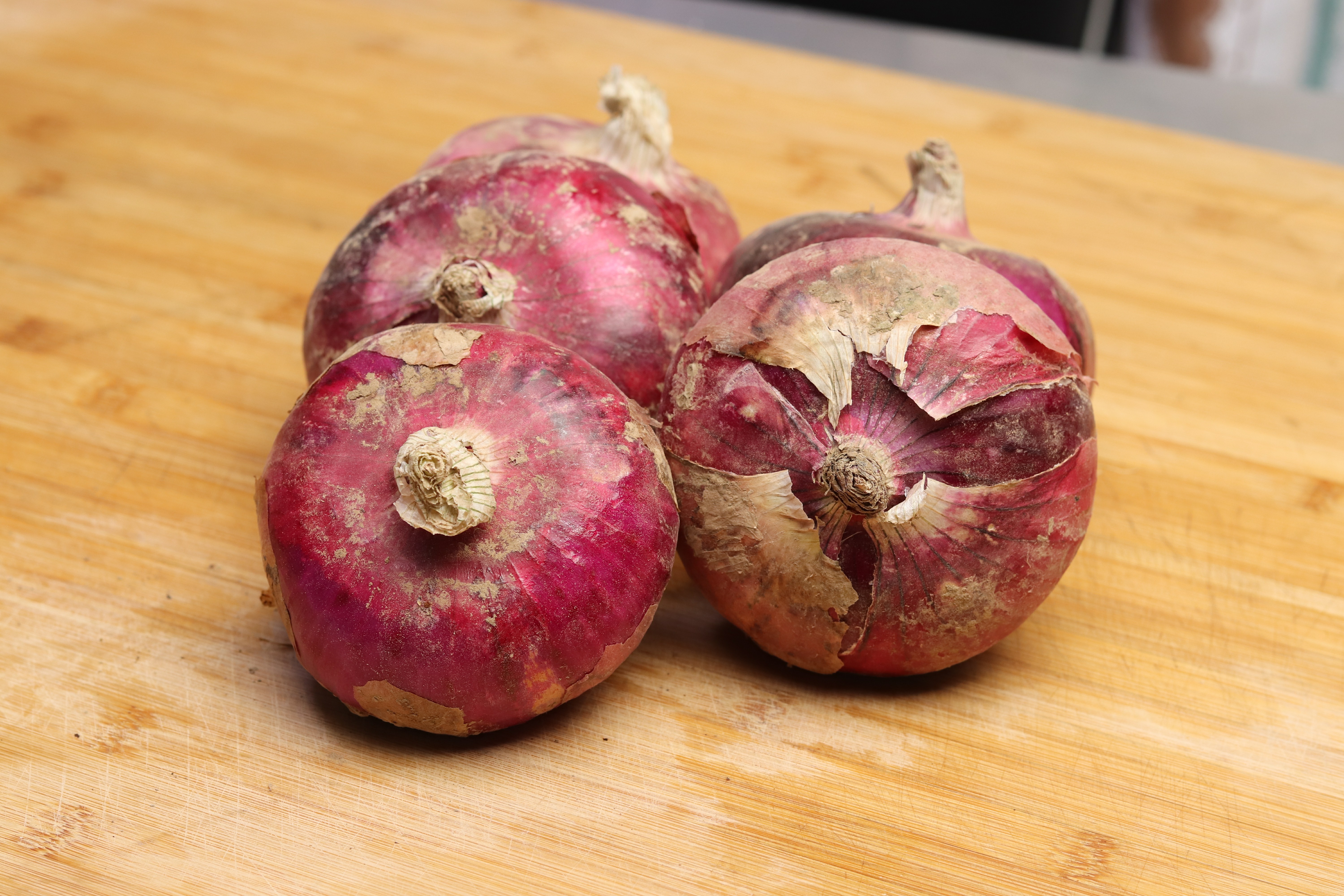 紫皮洋葱和新鲜洋葱有什么区别,洋葱紫皮和黄皮的区别