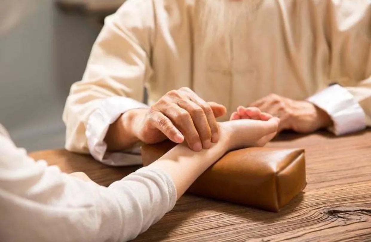 腰酸背痛怕冷尿多是不是肾阳虚,尿频腰酸后背发热是肾阴虚表现吗