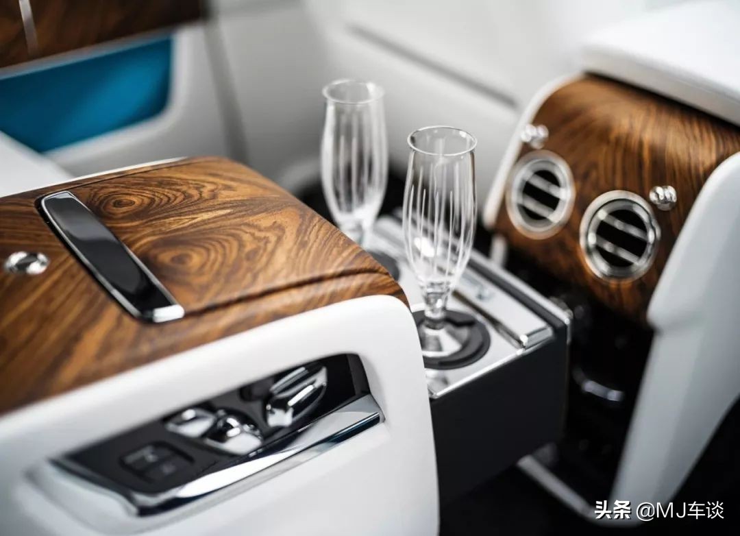 亲身体验劳斯莱斯,300多万的豪华堡垒开起来是什么感觉?