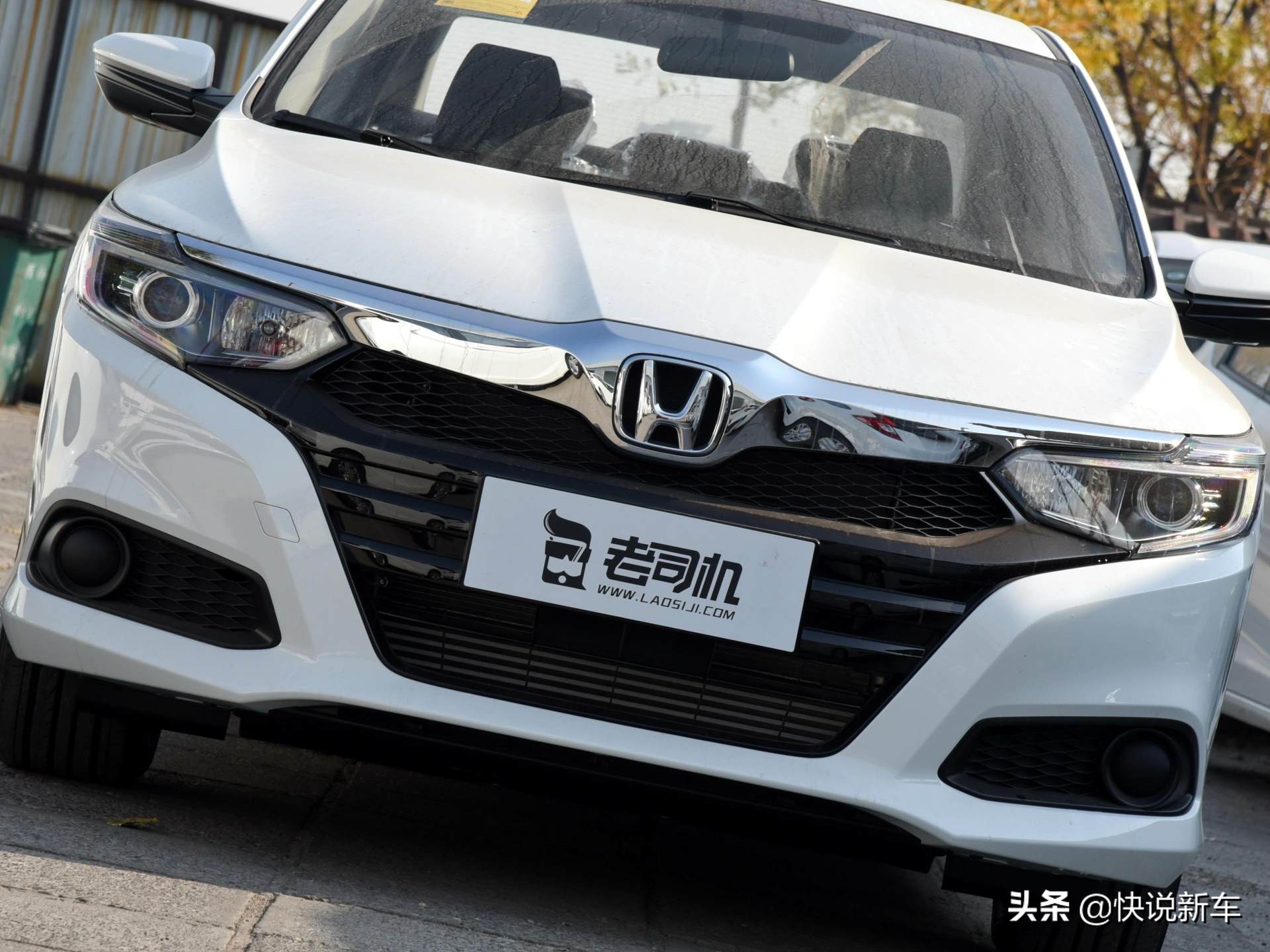 宝来和凌派哪个值得购买,油耗低的家用合资轿车