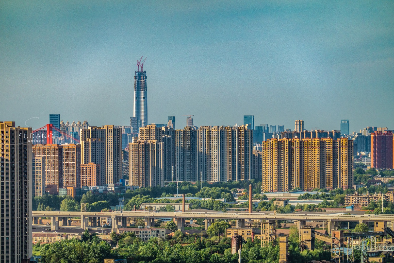 武汉绿地中心,本将是中国第一摩天大楼,网友却赐名“平头哥”