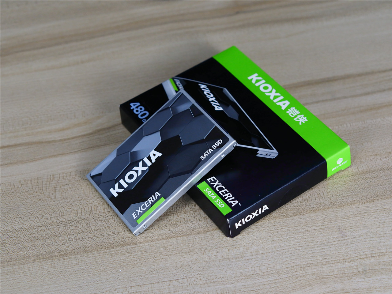 「超逸酷玩」东芝存储改名铠侠新款TC10SSD固态硬盘来安装黑苹果