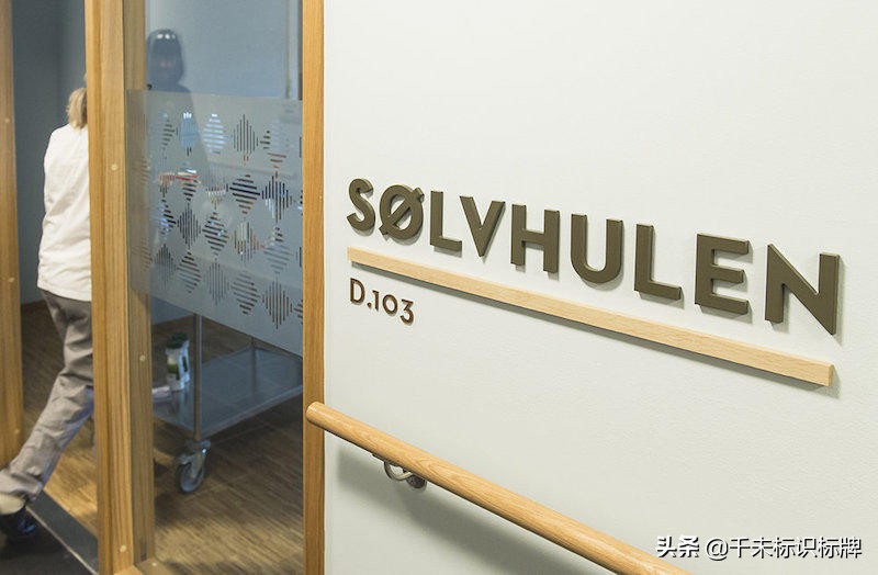 液态亚克力发光字制作过程,发光字为什么用树脂