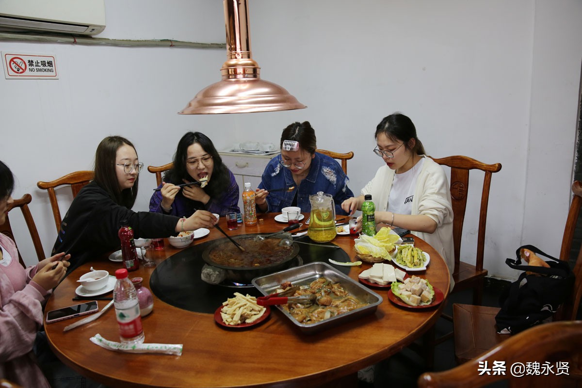 石泉后柳古镇：坐大游船划小木船游汉江，走进老街吃腊肉吃鱼