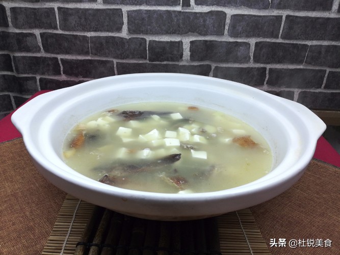 吃完烤鸭后的鸭架怎样做才好吃,北京烤鸭鸭架打包回去怎么吃
