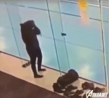 你特么放屁就放屁，对着我的脸放算是怎么回事？