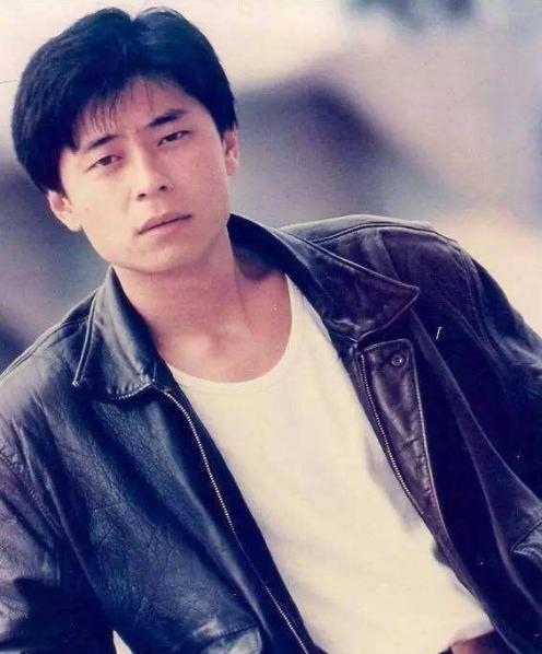 王杰嗓子坏了后的经历照片,王杰嗓子坏了后的经历