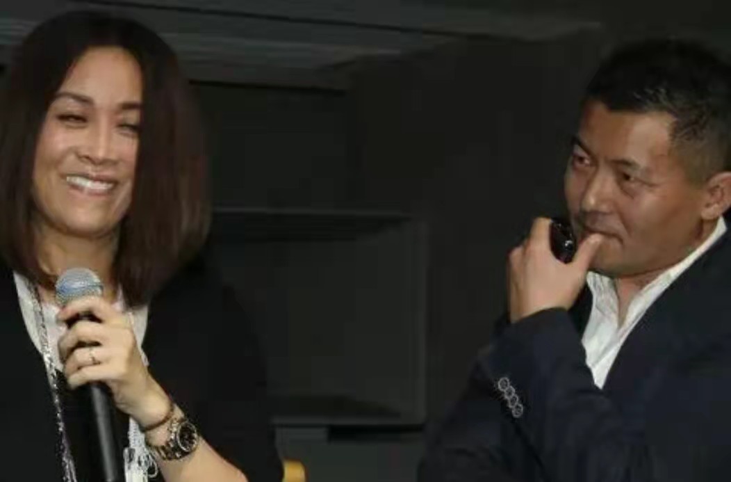 天后那英征服康熙是哪一期,那英天后之争田震