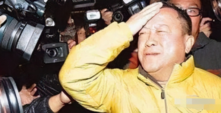 逼成龙下跪、掌掴曾志伟、封杀张柏芝？深扒向氏夫妇叱咤港圈史