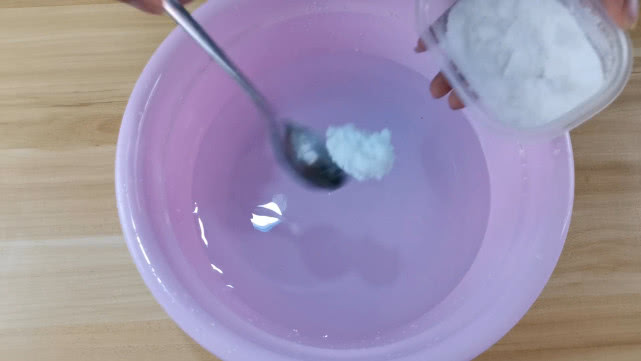 夏季用的毛巾粘滑怎么能洗干净,怎么洗毛巾又滑又臭