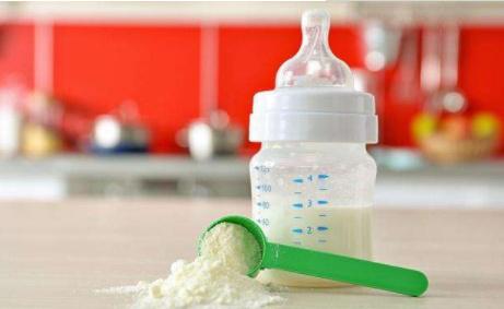 为什么奶粉勺子底都有洞,为什么奶粉勺下面要留两个小孔