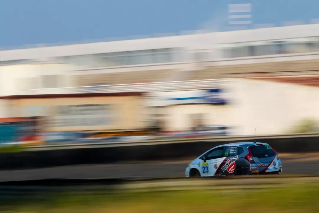 SEC广东R3排位激战，百威TPRRacing再夺杆