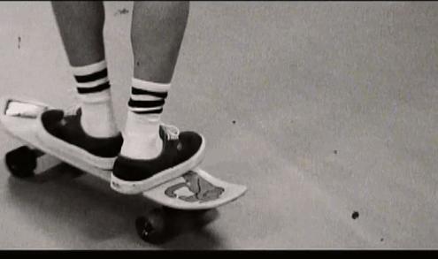 复古电动车权志龙,权志龙同款vans深蓝怎么搭配