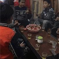 搞笑gif开心一刻,搞笑gif段子妹子你太皮了