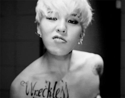 闊╁墽濂充富绌挎惌鍝佺墝,闊╁墽濂宠绌挎惌鍝佺墝