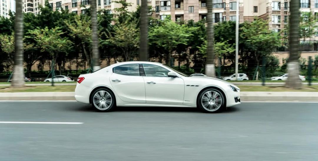 实拍感受真正豪车玛莎拉蒂ghibli,海王座驾玛莎拉蒂ghibli