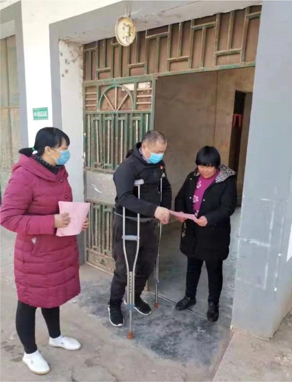 轻伤不下火线民警,轻伤不下火线战士