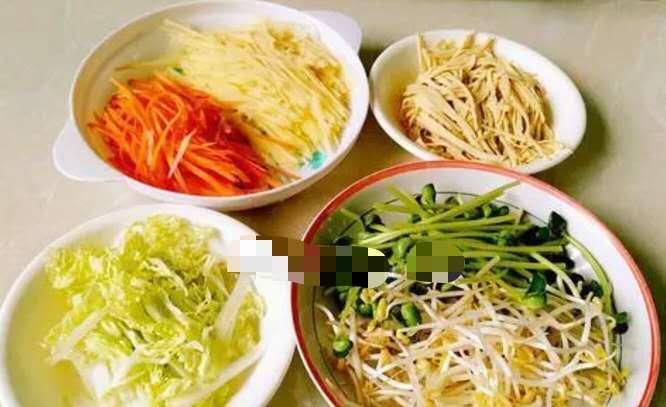 有菜煎饼的煎饼是怎么烙的,山东菜煎饼用什么面做的