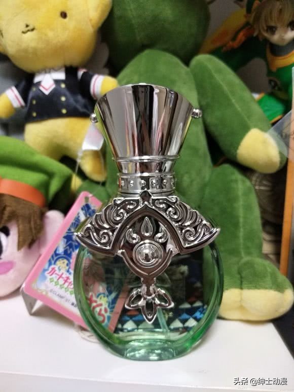 大佬晒出李小狼主题香水，网友吐槽犀利，确定不是风油精味？