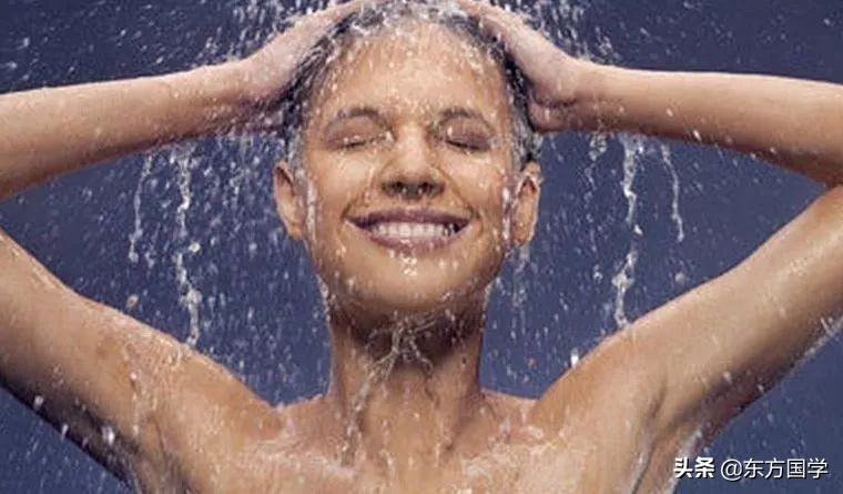 夏天洗澡什么姿势最好,夏天什么水洗澡好