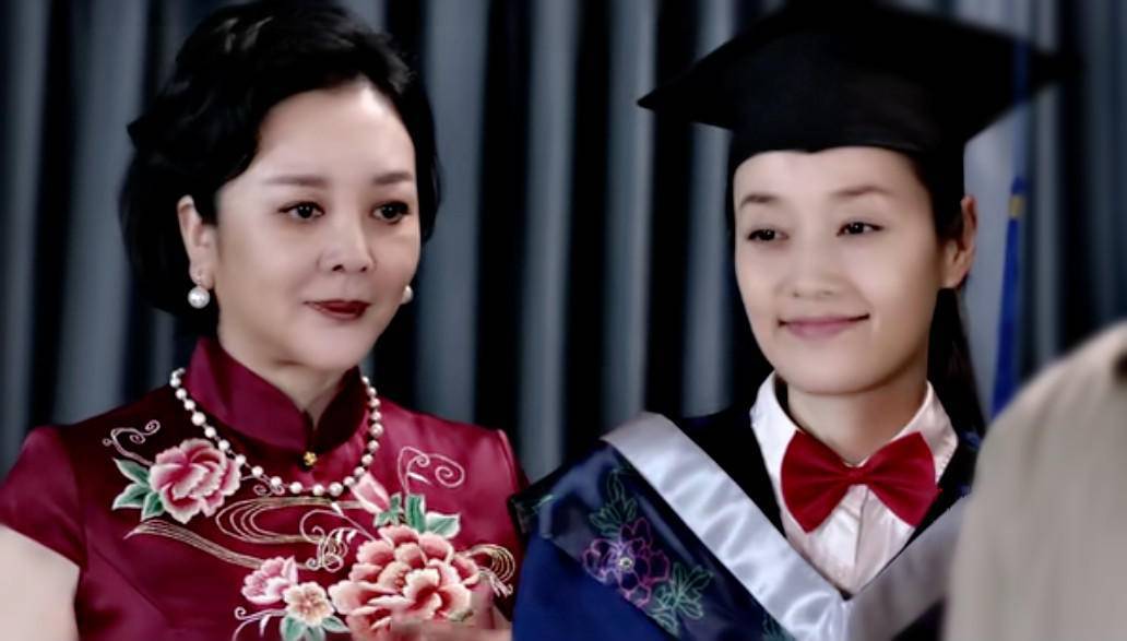 28岁成名的2段婚姻,她出道54年经历两段婚姻