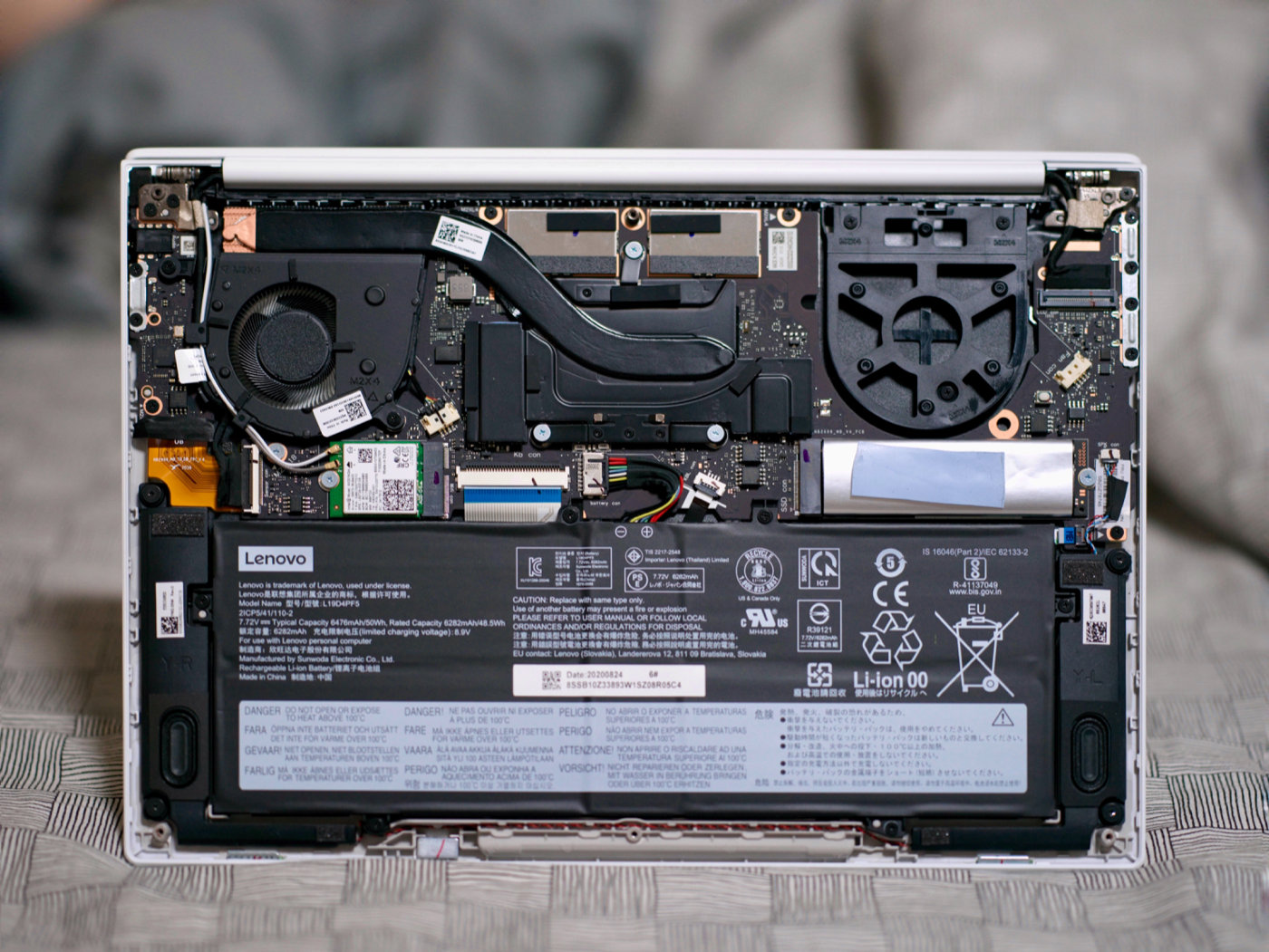 联想yogapro13s碳纤维限量版,联想yoga13s和小新pro14哪个好