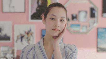 为什么下巴两侧脖子两侧频繁长痘,下巴长痘看中医好还是西医好