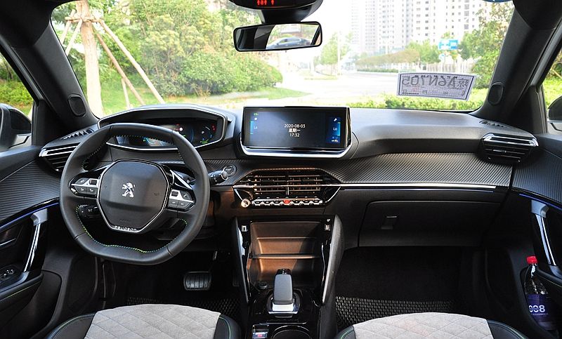 东风标致有一款动力强的车,驾驶感受最好的纯电动suv